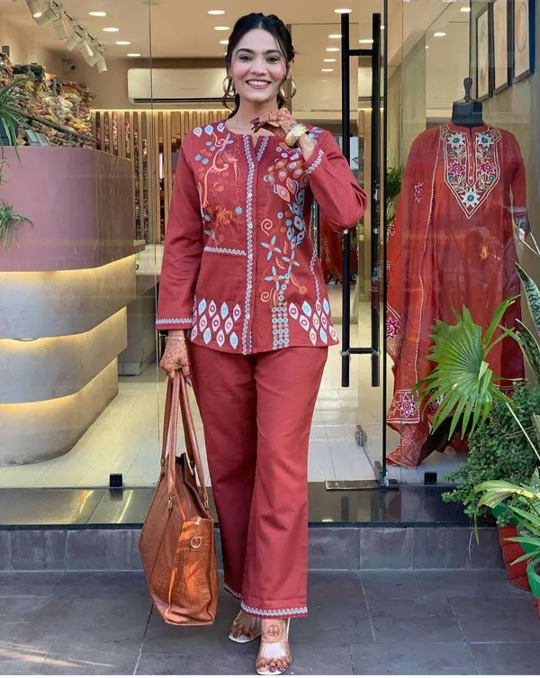 Maroon_Cotton_Regular_Embroidered_Straight_Kurti_With_Pant_Set_For_Women