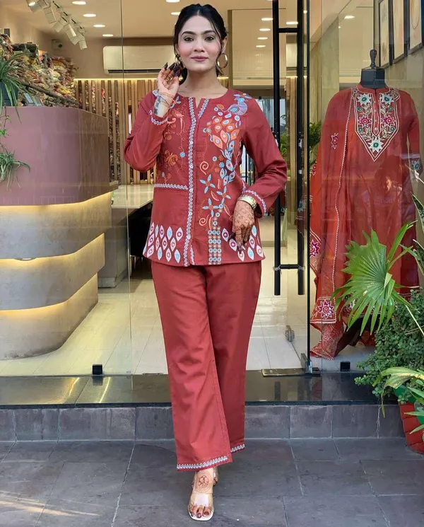 Maroon_Cotton_Regular_Embroidered_Straight_Kurti_With_Pant_Set_For_Women