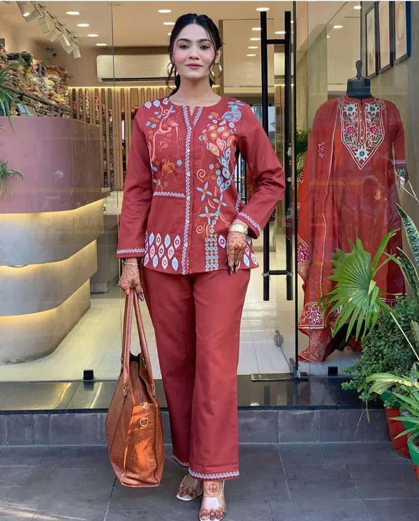 Maroon_Cotton_Regular_Embroidered_Straight_Kurti_With_Pant_Set_For_Women