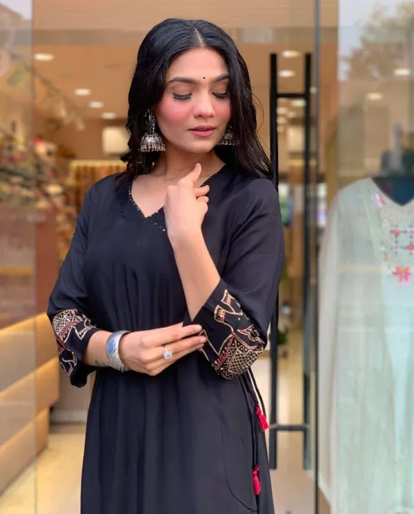 Black_Rayon_Printed_Straight_Kurti_With_Pant_Dupatta_Set_For_Women