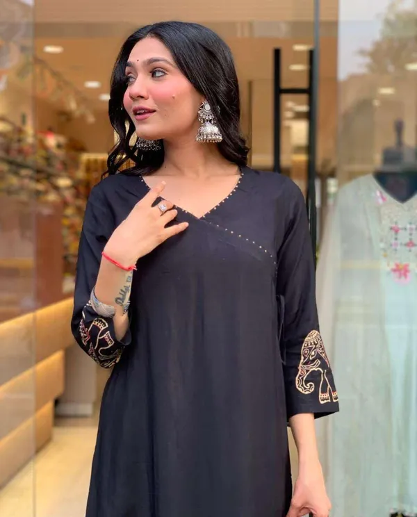 Black_Rayon_Printed_Straight_Kurti_With_Pant_Dupatta_Set_For_Women