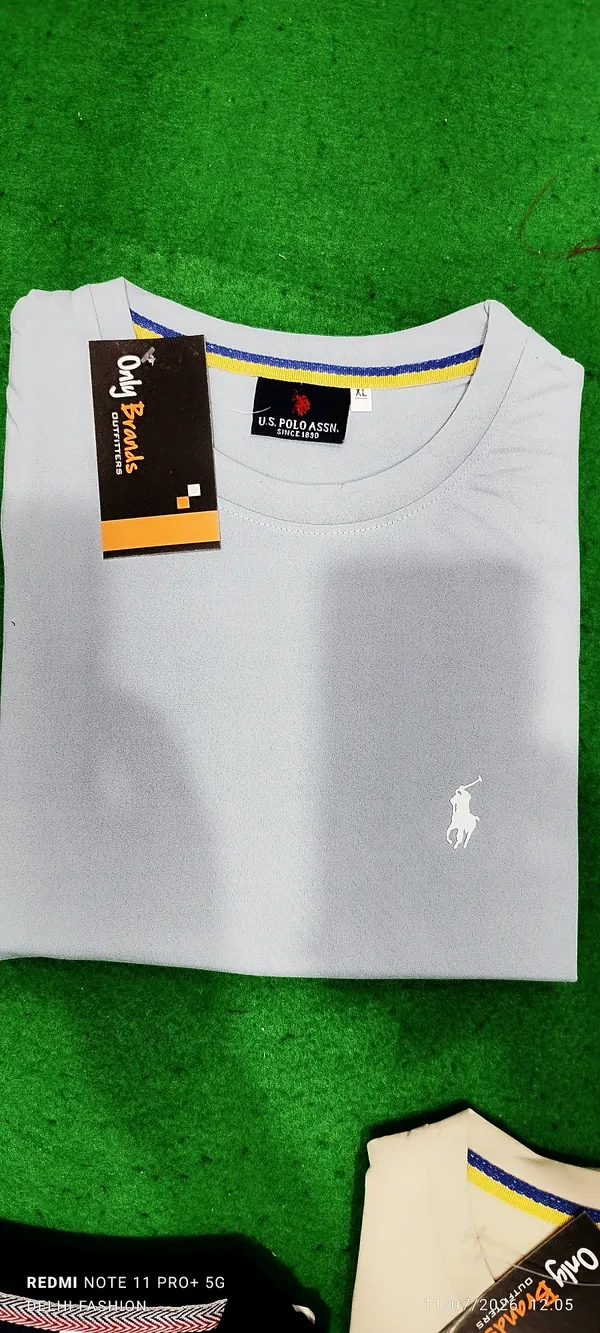 Light_Grey_Crew_Neck_T-Shirt_for_Men