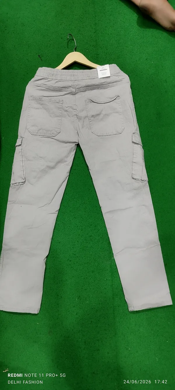 Grey_Casual_Cargo_Pants_for_Men