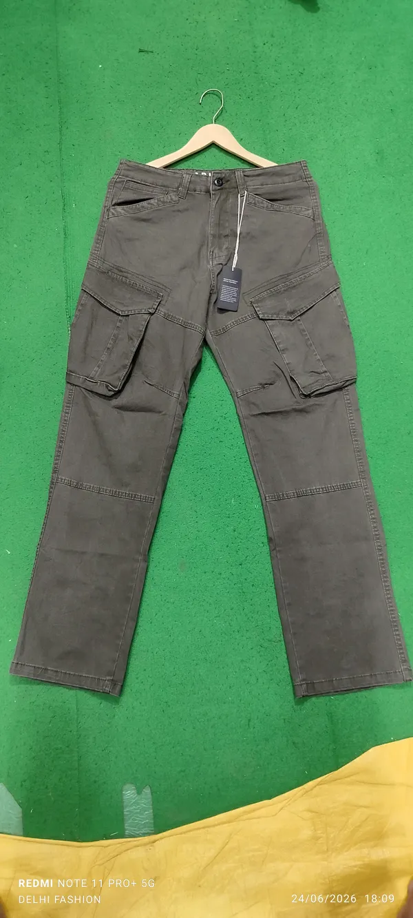 Grey_Utility_Fit_Cargo_Pants_for_Men