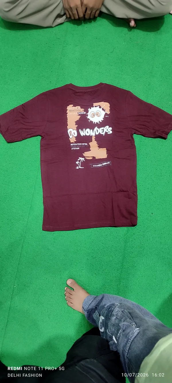 Maroon_Graphic_Print_T-Shirt_for_Men