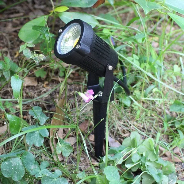 _5W_/_6W_LED_Outdoor_Garden_Spot_and_Spike_Waterproof_IP65_Light,_Aluminium_Body_(Driver_in_Built)_(Pink)
