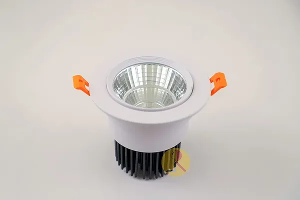 _COB_Down_Celing_Light_Movable_3_in_1(Cool-Natural-Warm,_7_Watt)_(9_cm_x_9_cm_x_4.6_cm)_Cutout_2.5''