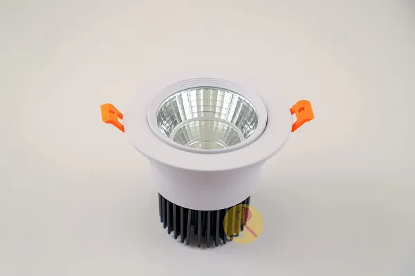 _COB_Down_Celing_Light_Movable_3_in_1(Cool-Natural-Warm,_7_Watt)_(9_cm_x_9_cm_x_4.6_cm)_Cutout_2.5''