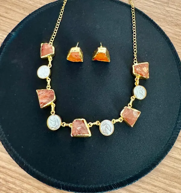 Orange_raw_Carnelian_and_Pearl_Statement_Necklace_For_Women