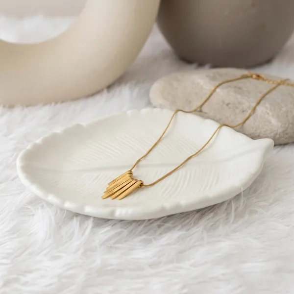 Golden_Plated_Dainty_Pendant_Necklace_For_Women