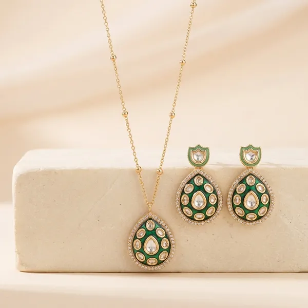 Green_Tone_Kundan_Emerald_Teardrop_Necklace_Set_For_Women