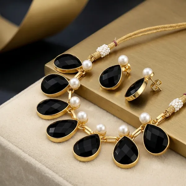 Black_Teardrop_Necklace_Set_For_Women