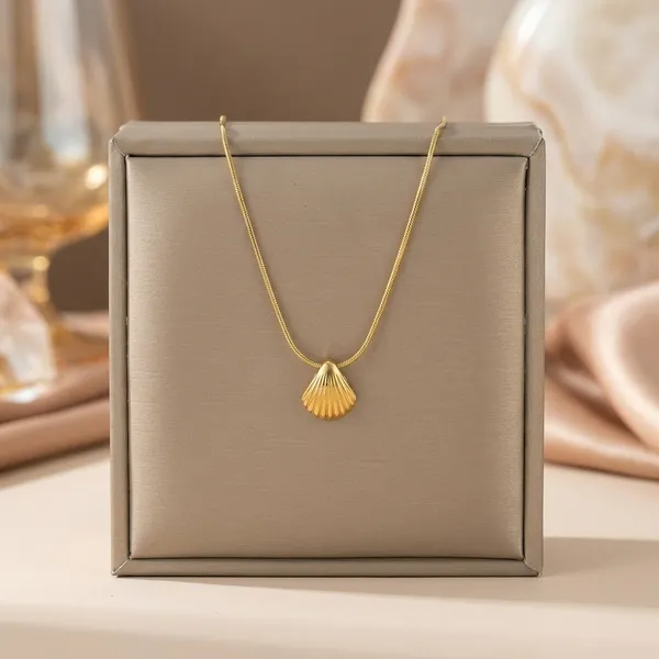 Golden_Plated_Shell_Pendant_Necklace_For_Women