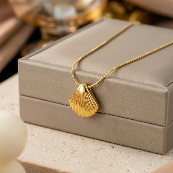Golden_Plated_Shell_Pendant_Necklace_For_Women