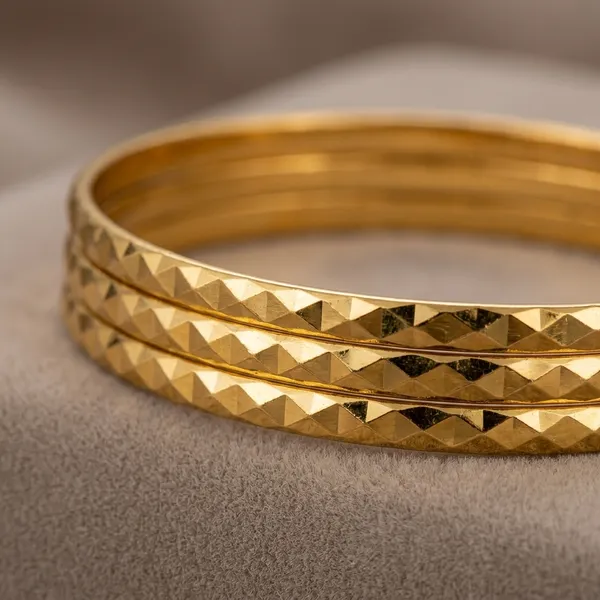 Golden_Plated_Diamond_Cut_Stacking_Bangle_Set_-_Antitarnish
