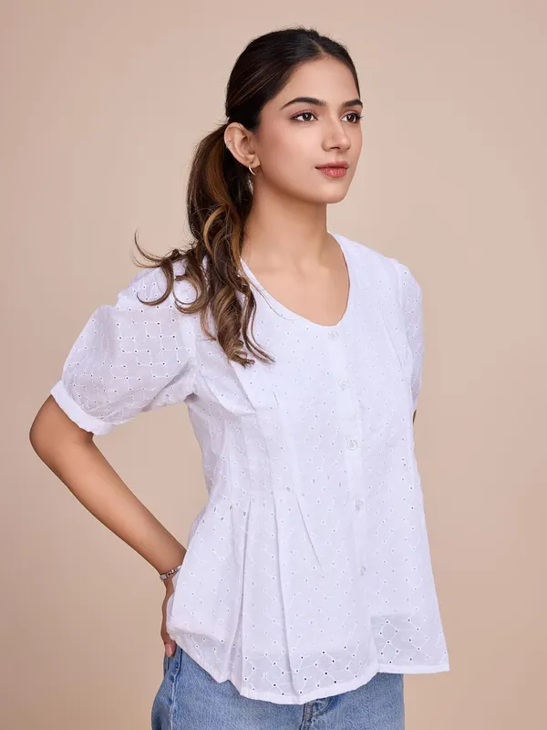 Womens_Cotton_Schiffli_Top_With_Crepe_Inner
