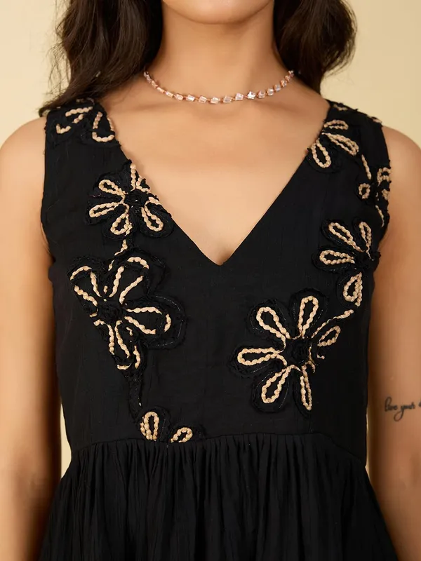Womens_Embroidered_Cotton_V_Neck_Peplum_Top