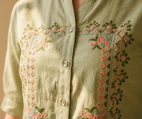 Womens_Embroidered_Button_Down_Shirt