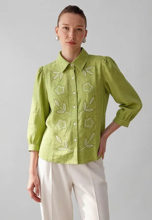 Womens_Embroidered_Button_Down_Shirt