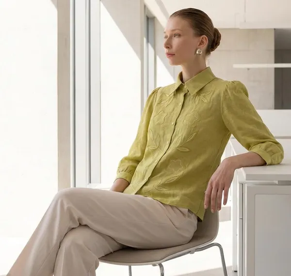 Womens_Embroidered_Button_Down_Shirt