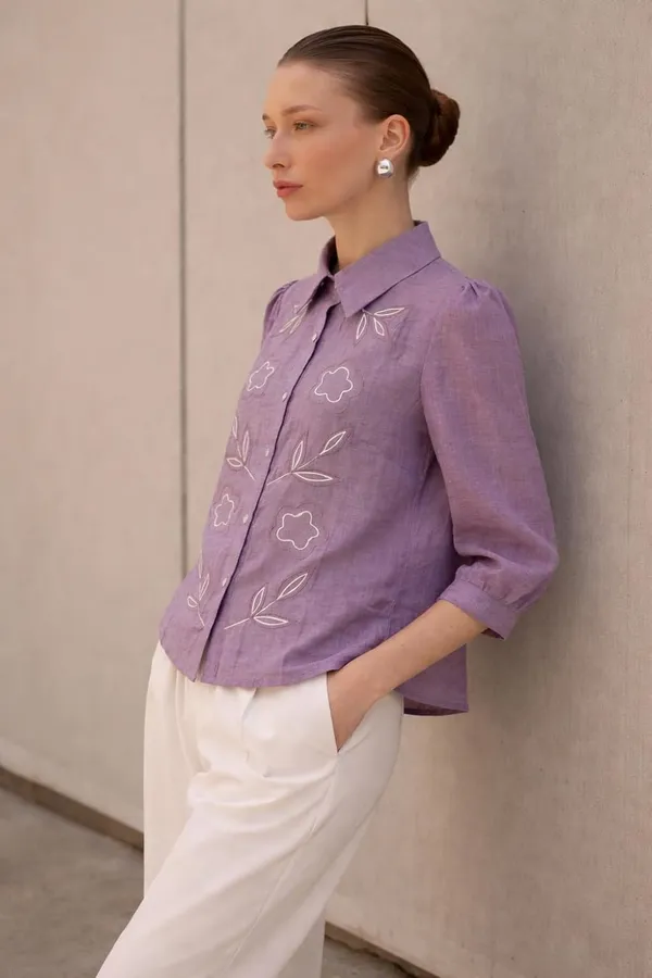 Womens_Embroidered_Button_Down_Shirt