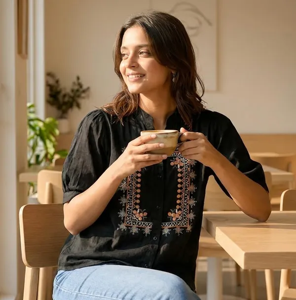 Womens_Embroidered_Button_Down_Shirt