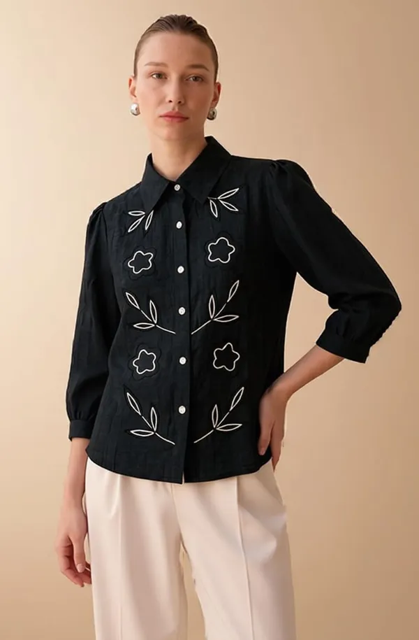 Womens_Embroidered_Button_Down_Shirt