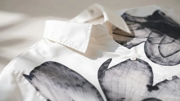 Womens_Button_Down_Shirt