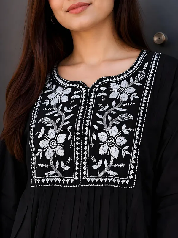 Womens_Embroidered_Cotton_Blend_Kurti_Top