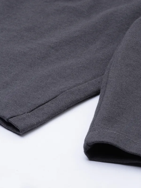 Grey_And_Black_Cotton_Blend_Cargo_Shorts_For_Men