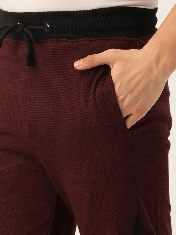 Maroon_And_Black_Cotton_Knit_Drawstring_Shorts_For_Men
