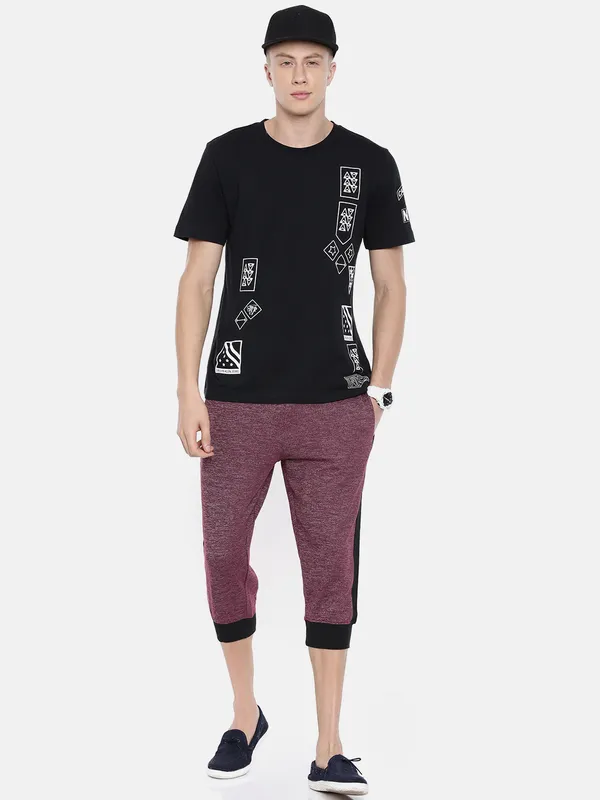 Maroon_And_Black_Melange_Cotton_Blend_Capri_Joggers_For_Men