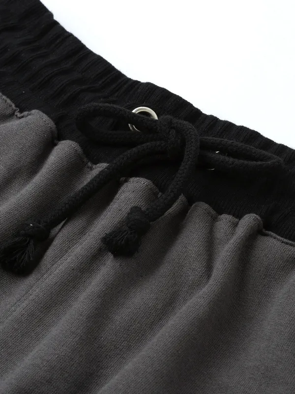 Grey_And_Black_Color_Block_Cotton_Blend_Capri_Joggers_For_Men