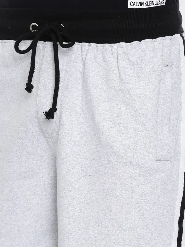 White_And_Black_Cotton_Blend_Basketball_Style_Shorts_For_Men