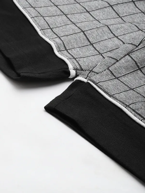 Grey_Checked_Cotton_Blend_Drawstring_Shorts_For_Men