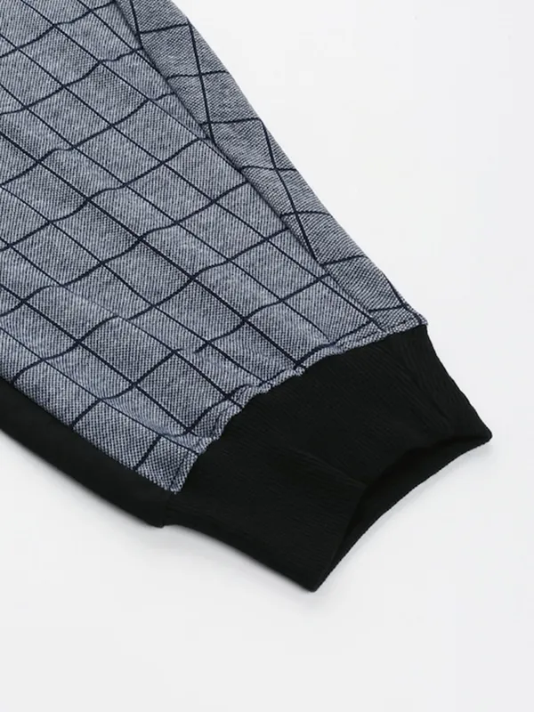 Grey_And_Black_Checked_Cotton_Blend_Capri_Joggers_For_Men