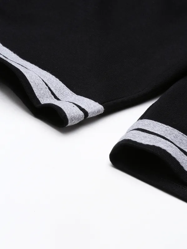 Black_And_White_Striped_Hem_Cotton_Blend_Sports_Shorts_For_Men