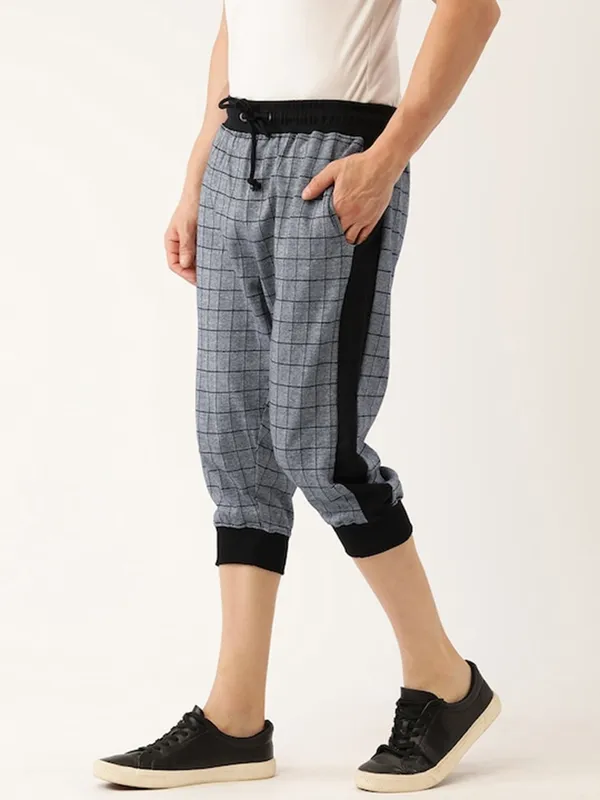 Grey_And_Black_Checked_Cotton_Blend_Capri_Joggers_For_Men