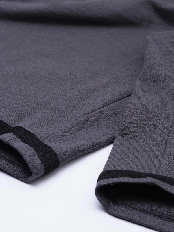 Grey_Contrast_Trim_Cotton_Blend_Sports_Shorts_For_Men