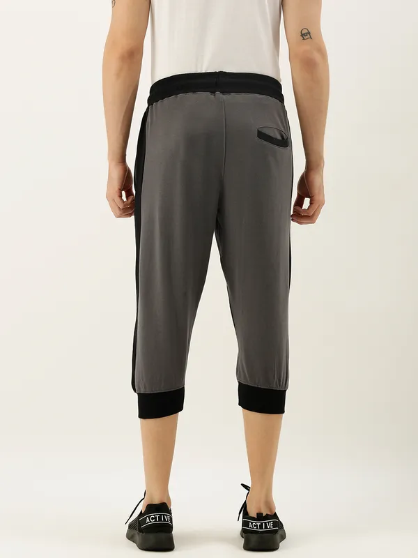Grey_And_Black_Color_Block_Cotton_Blend_Capri_Joggers_For_Men