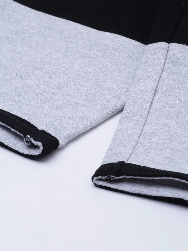Black_Cotton_Blend_Relaxed_Fit_Drawstring_Shorts_For_Men