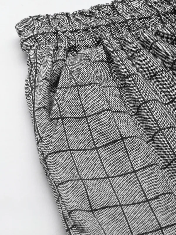 Grey_Checked_Cotton_Blend_Relaxed_Fit_Shorts_For_Men