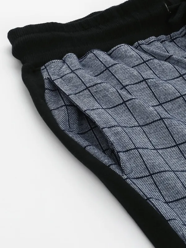 Grey_And_Black_Checked_Cotton_Blend_Capri_Joggers_For_Men