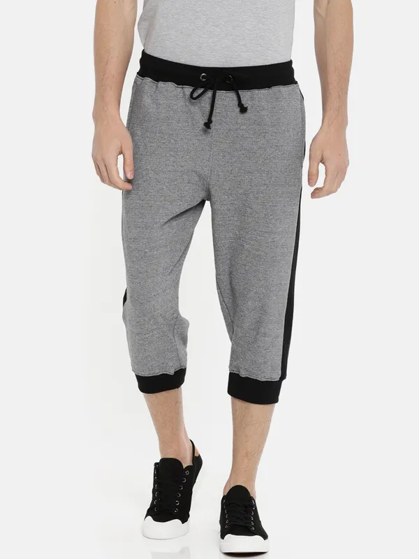 Black_And_Grey_Cotton_Blend_Capri_Joggers_With_Side_Panel_For_Men