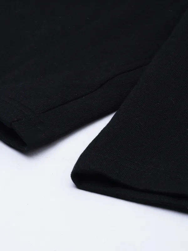 Black_Cotton_Blend_Relaxed_Fit_Contrast_Pocket_Shorts_For_Men