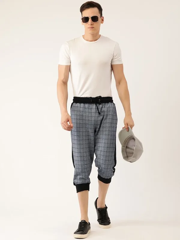 Grey_And_Black_Checked_Cotton_Blend_Capri_Joggers_For_Men