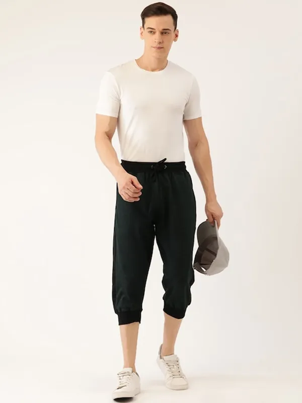 Black_Cotton_Blend_Relaxed_Fit_Capri_Joggers_For_Men
