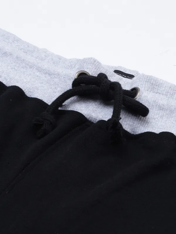 Black_Cotton_Blend_Relaxed_Fit_Contrast_Pocket_Shorts_For_Men