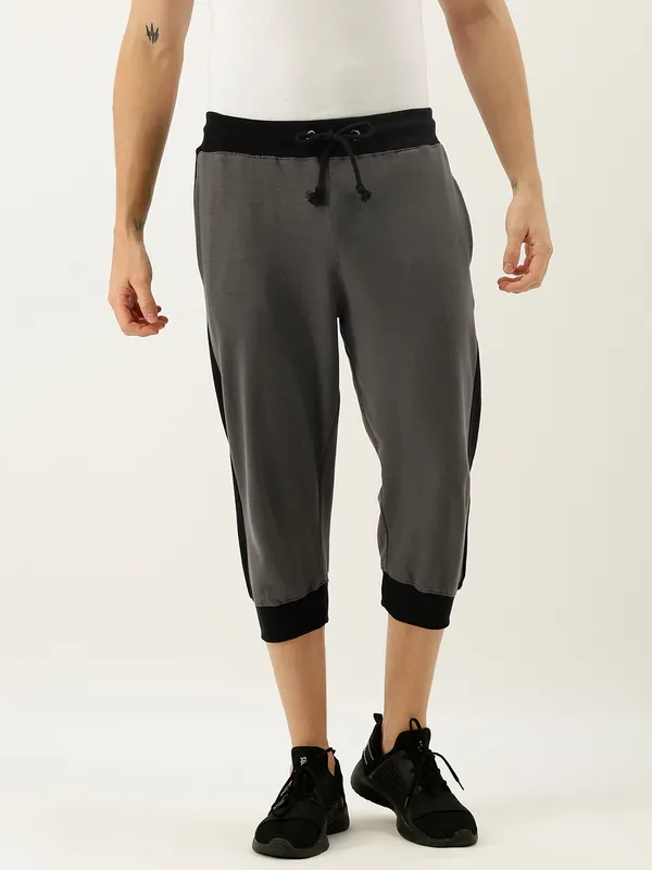 Grey_And_Black_Color_Block_Cotton_Blend_Capri_Joggers_For_Men