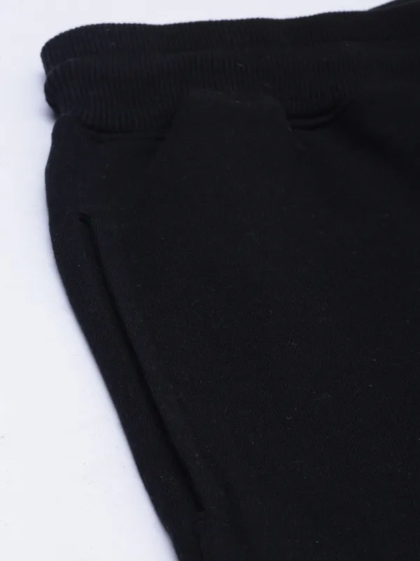 Black_Cotton_Blend_Relaxed_Fit_Drawstring_Shorts_For_Men